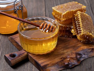 honey-and-honeycomb-slice-WKXK3E6 (1) honey-and-honeycomb-slice-WKXK3E6 (1)
